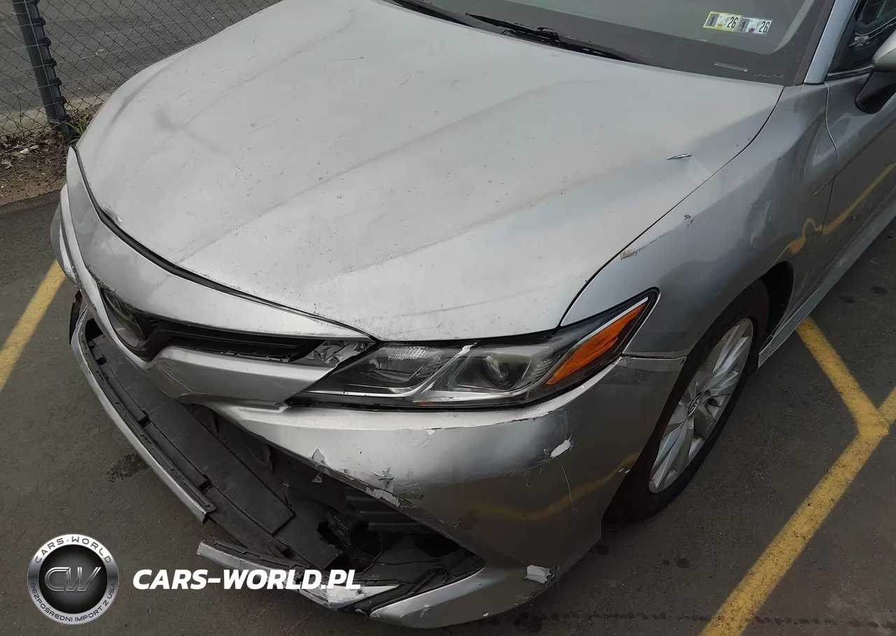 2018 Toyota Camry Le VIN:4T1B11HK6JU124751 - 18