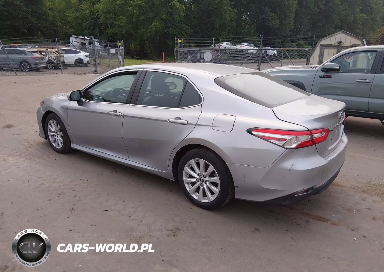 2018 Toyota Camry Le VIN:4T1B11HK6JU124751 - 3