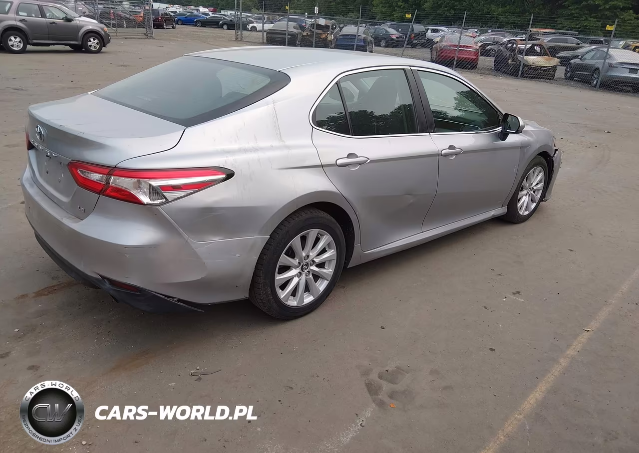 2018 Toyota Camry Le VIN:4T1B11HK6JU124751 - 4