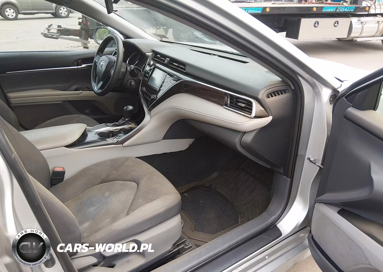 2018 Toyota Camry Le VIN:4T1B11HK6JU124751 - 5