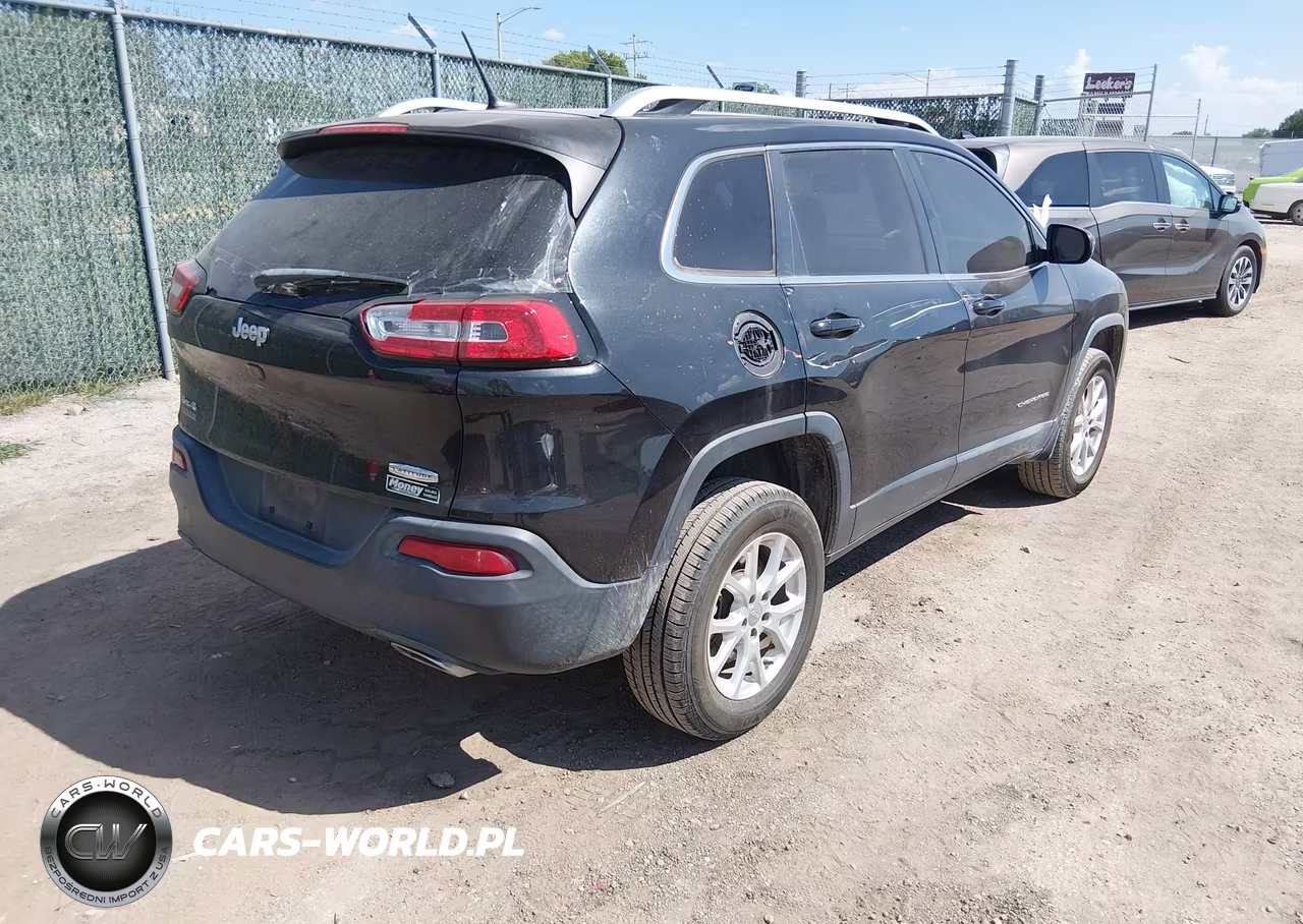 2015 Jeep Cherokee Latitude VIN:1C4PJMCS0FW726155 - 4
