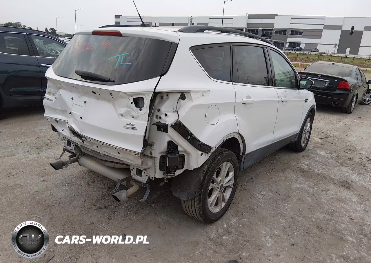 2017 Ford Escape Se VIN:1FMCU9GD4HUB90724 - 4