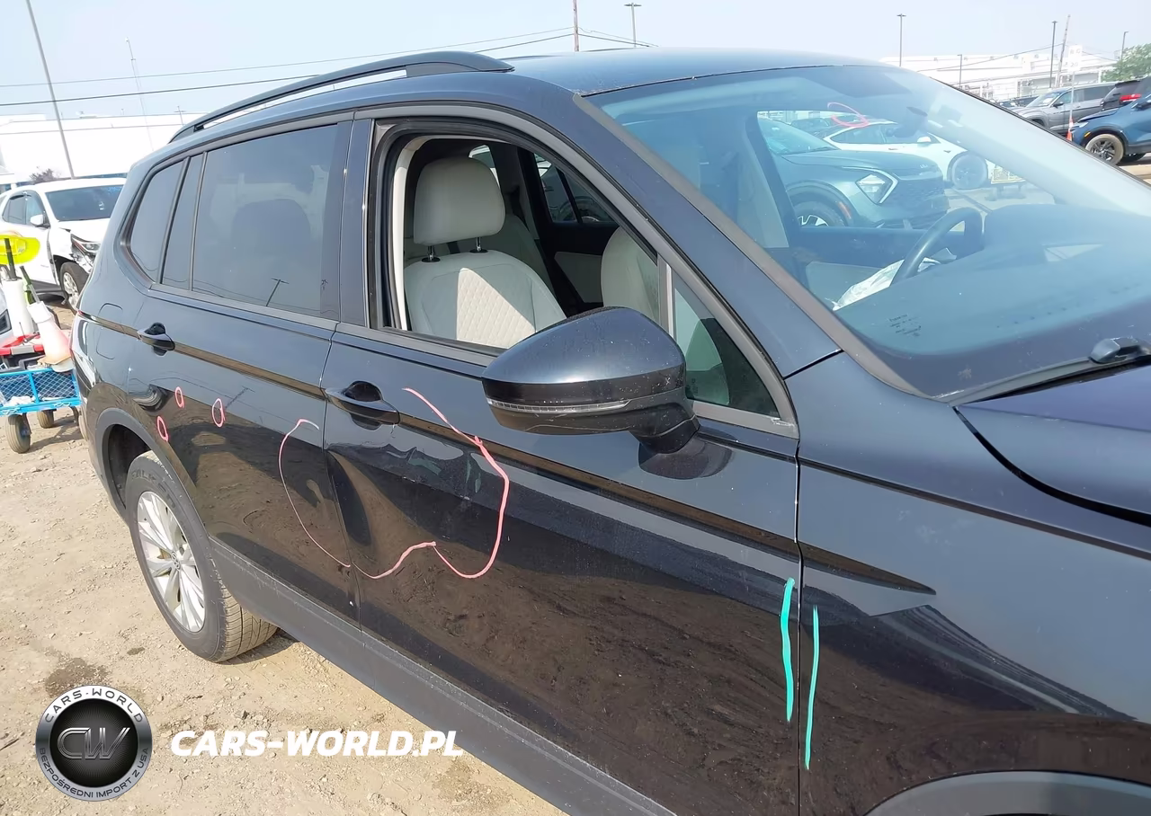 2018 Volkswagen Tiguan 2.0T S VIN:3VV0B7AX2JM091089 - 17
