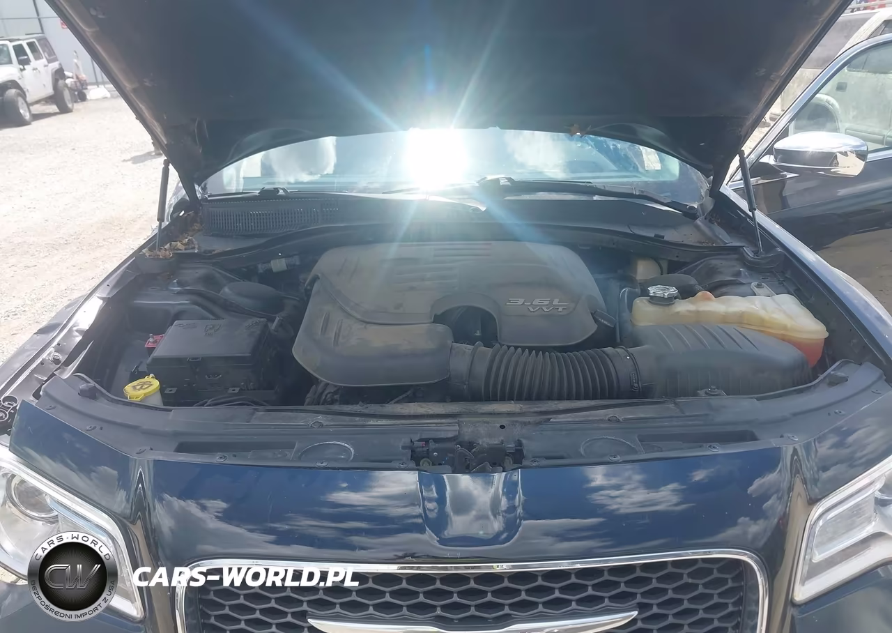 2016 Chrysler 300C VIN:2C3CCAEG1GH128225 - 10