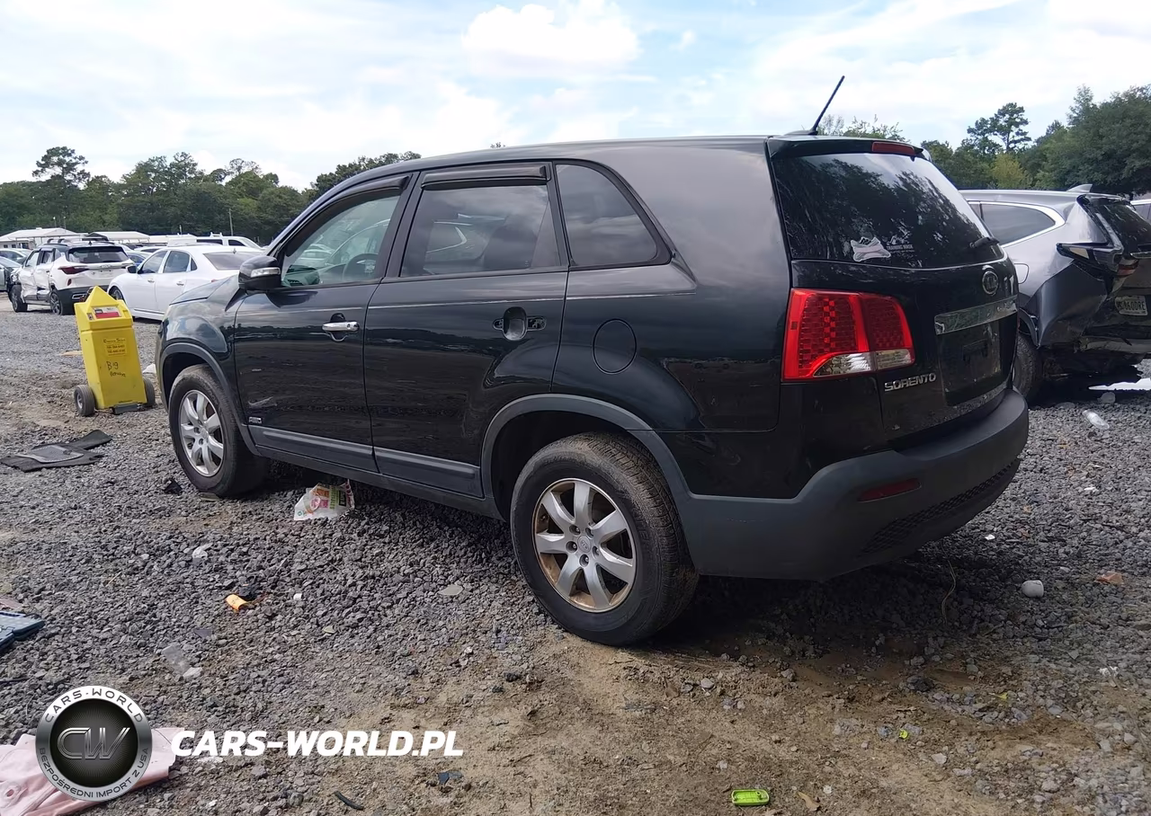2011 Kia Sorento Lx VIN:5XYKTCA10BG088599 - 3