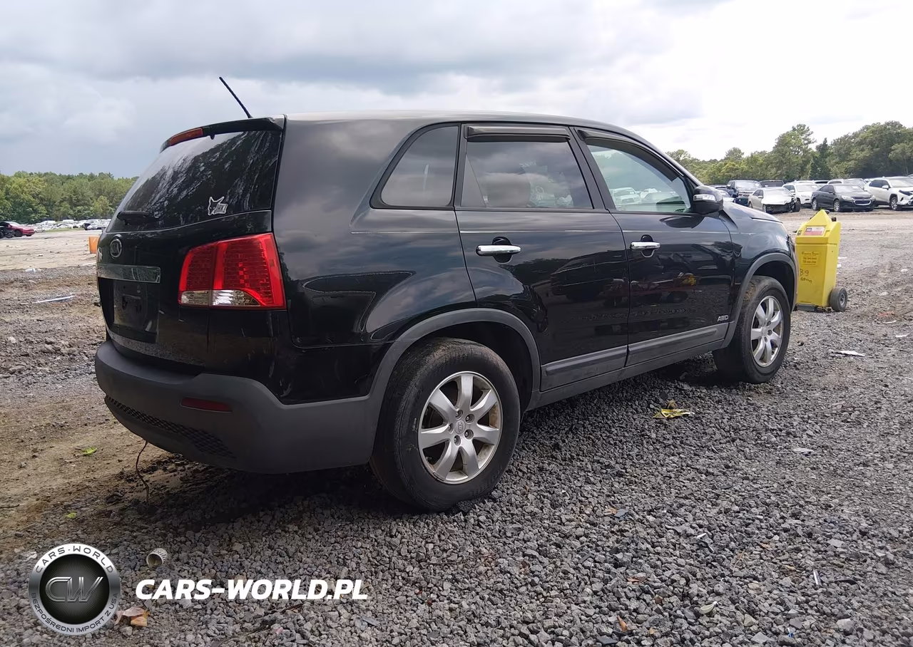 2011 Kia Sorento Lx VIN:5XYKTCA10BG088599 - 4