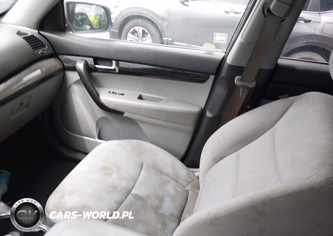2011 Kia Sorento Lx VIN:5XYKTCA10BG088599 - 5