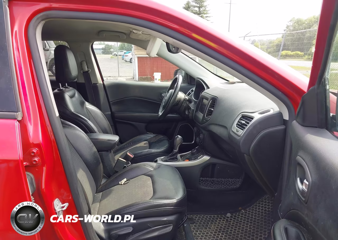 2018 Jeep Compass Latitude 4X4 VIN:3C4NJDBB9JT373437 - 5