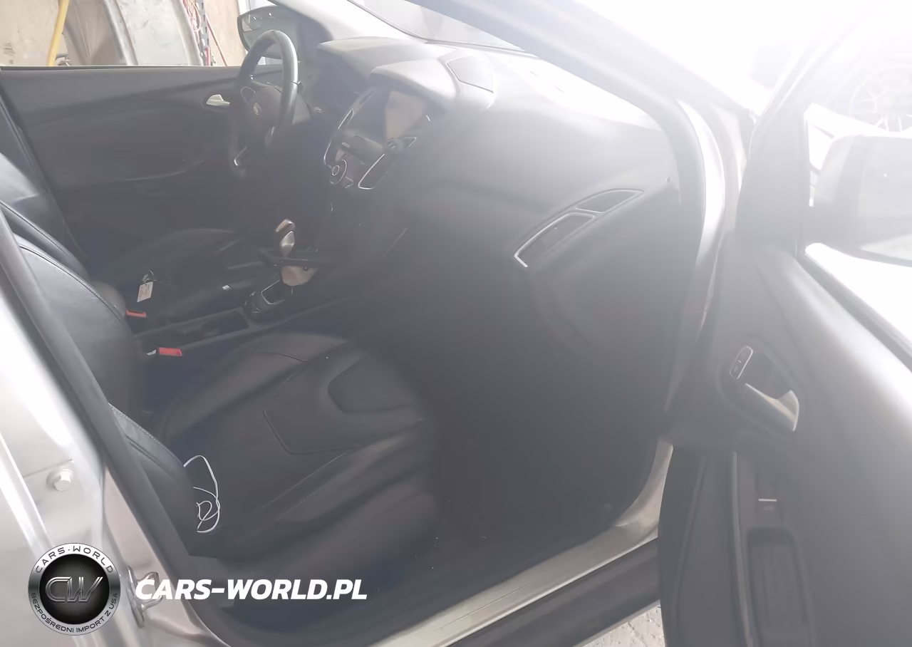 2015 Ford Focus Titanium VIN:1FADP3N22FL273365 - 5