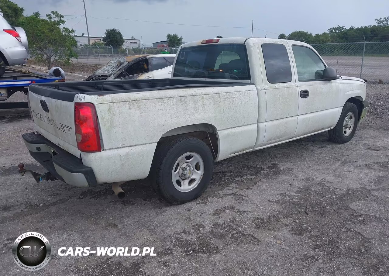 2003 Chevrolet Silverado 1500 Work Truck VIN:2GCEC19X331335815 - 4