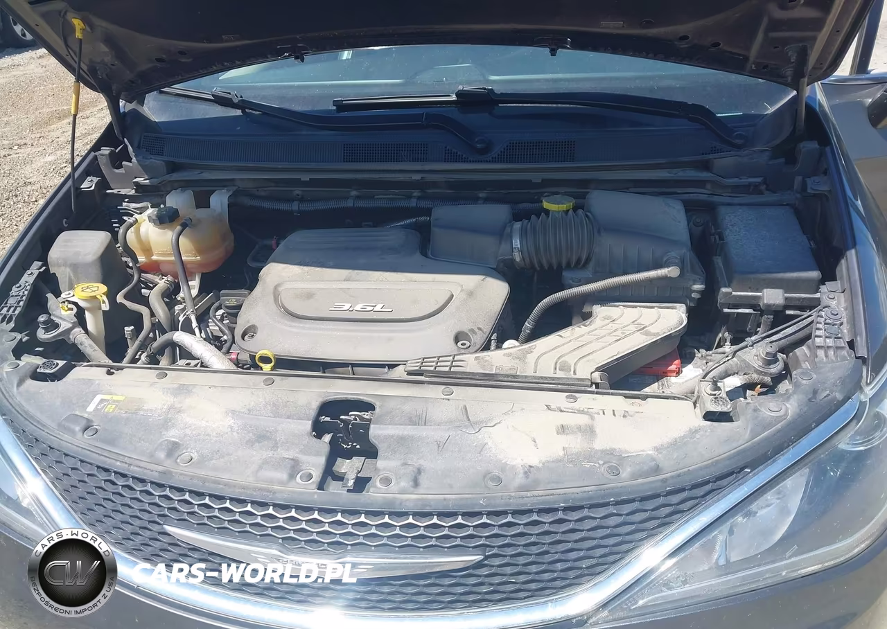 2018 Chrysler Pacifica Touring L VIN:2C4RC1BG0JR246861 - 10