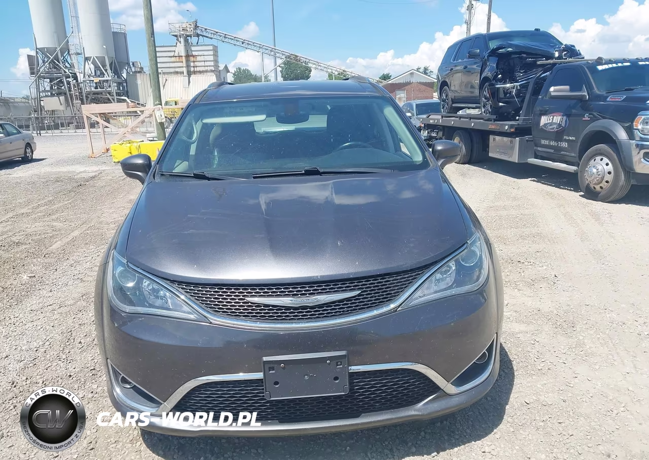 2018 Chrysler Pacifica Touring L VIN:2C4RC1BG0JR246861 - 12