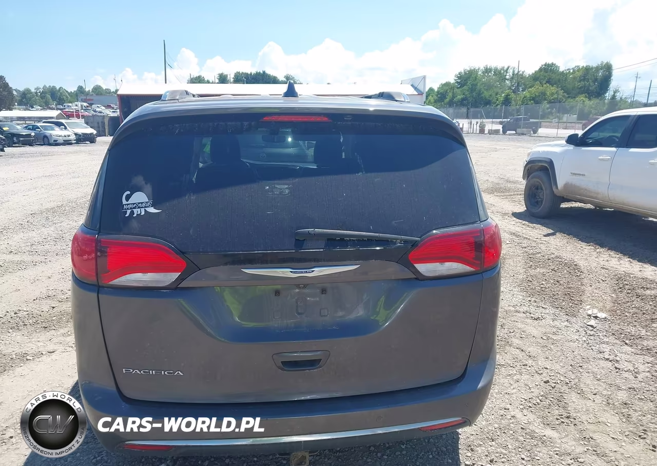 2018 Chrysler Pacifica Touring L VIN:2C4RC1BG0JR246861 - 16
