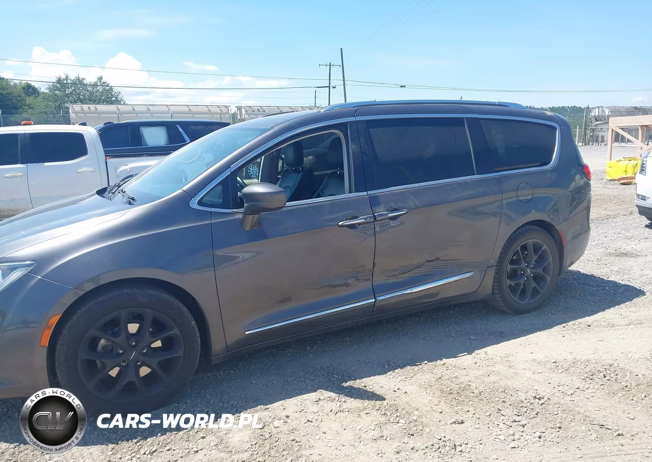 2018 Chrysler Pacifica Touring L VIN:2C4RC1BG0JR246861 - 6