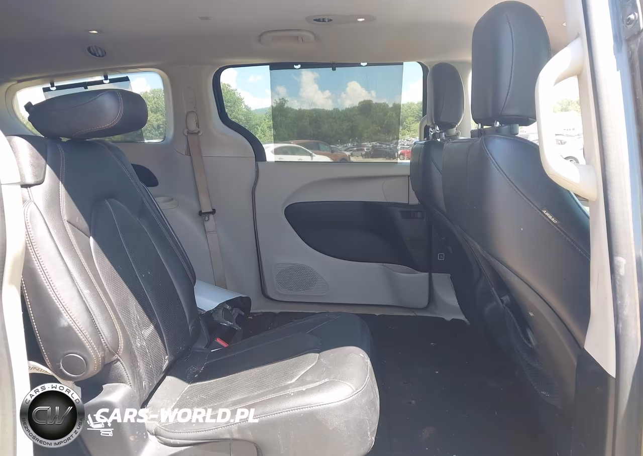 2018 Chrysler Pacifica Touring L VIN:2C4RC1BG0JR246861 - 8