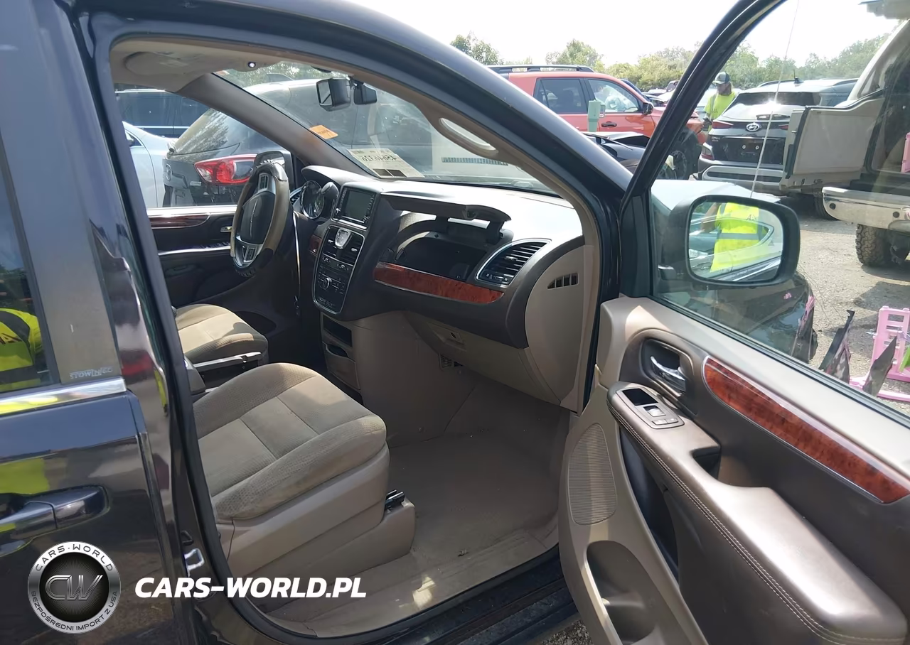 2014 Chrysler Town & Country Touring VIN:2C4RC1BG4ER285023 - 5