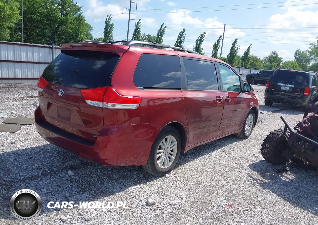 2012 Toyota Sienna Xle V6 8 Passenger VIN:5TDYK3DC8CS258660 - 4