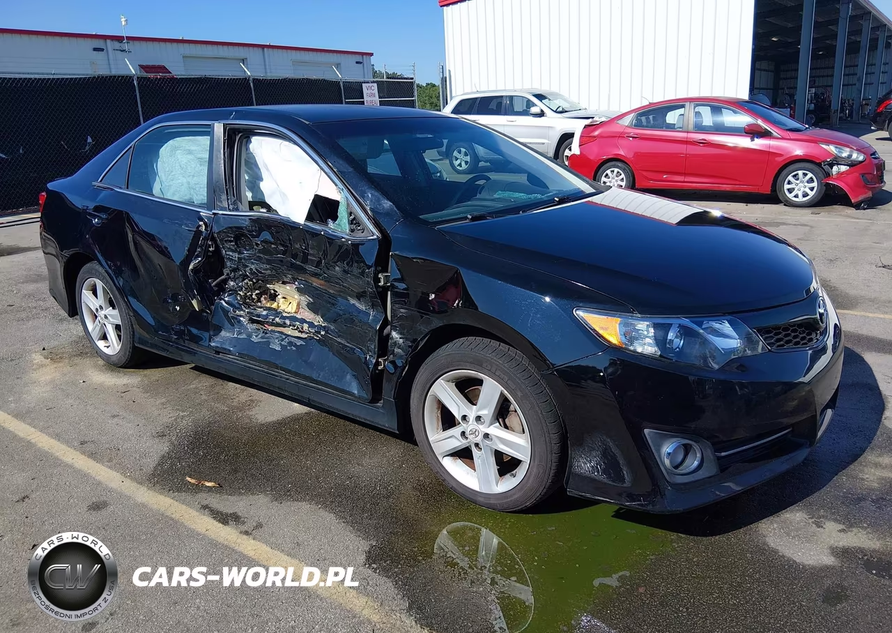 2012 Toyota Camry Se – zdjęcie 1 z 17