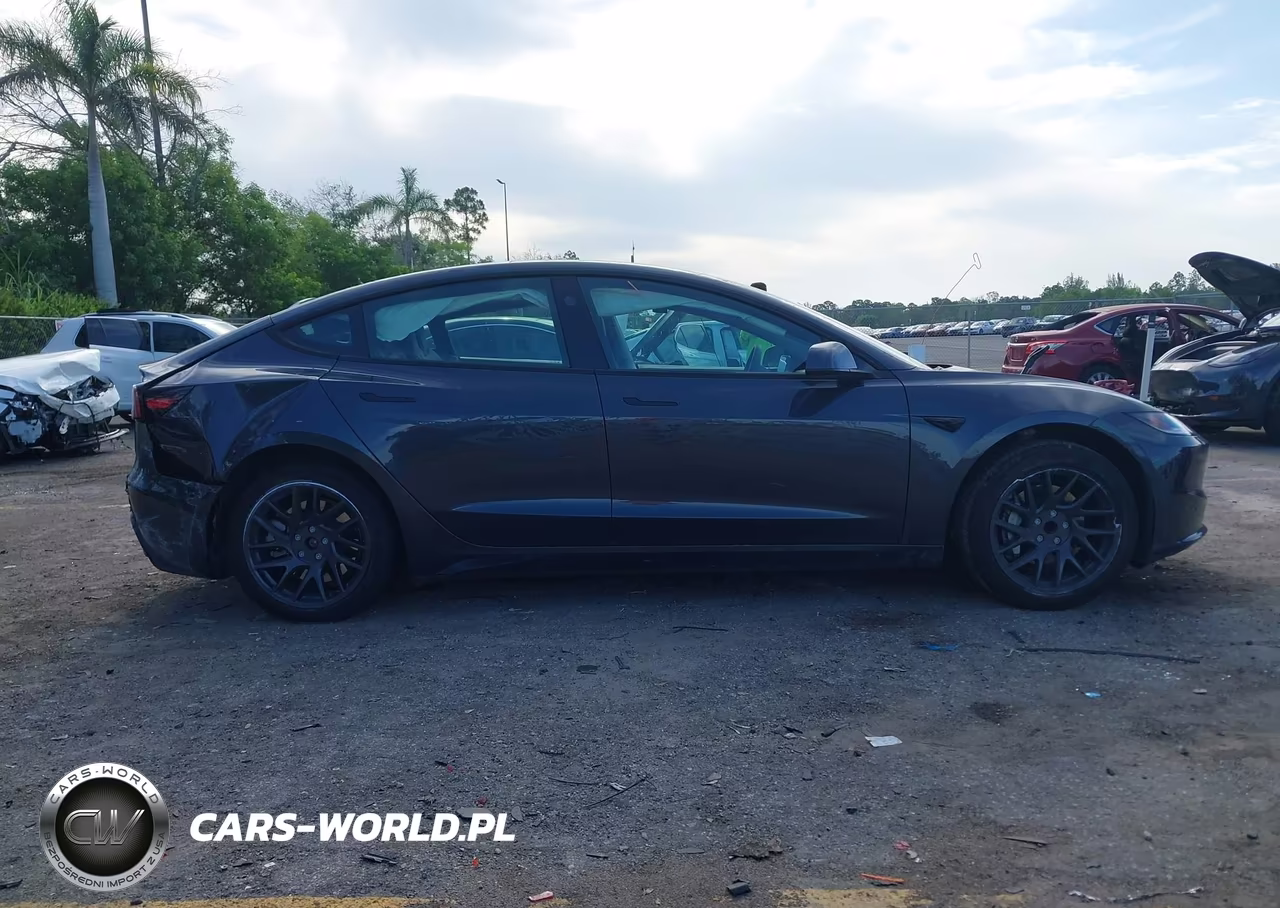 2025 Tesla Model 3 Long Range Rear-Wheel Drive-Standard Rear-Wheel Drive VIN:5YJ3E1EA4SF032637 - 12