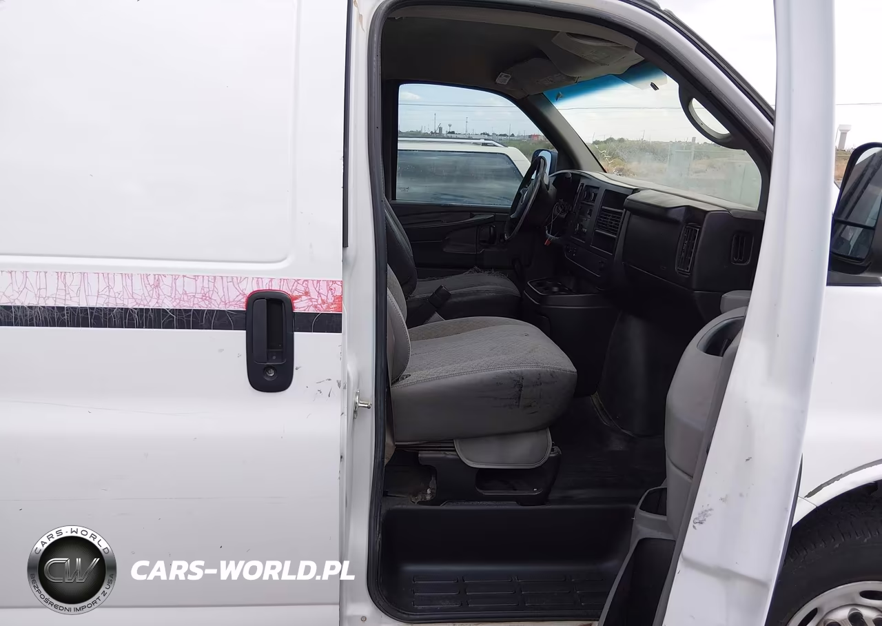 2011 Chevrolet Express 2500 Work Van VIN:1GCWGFCA1B1113918 - 5