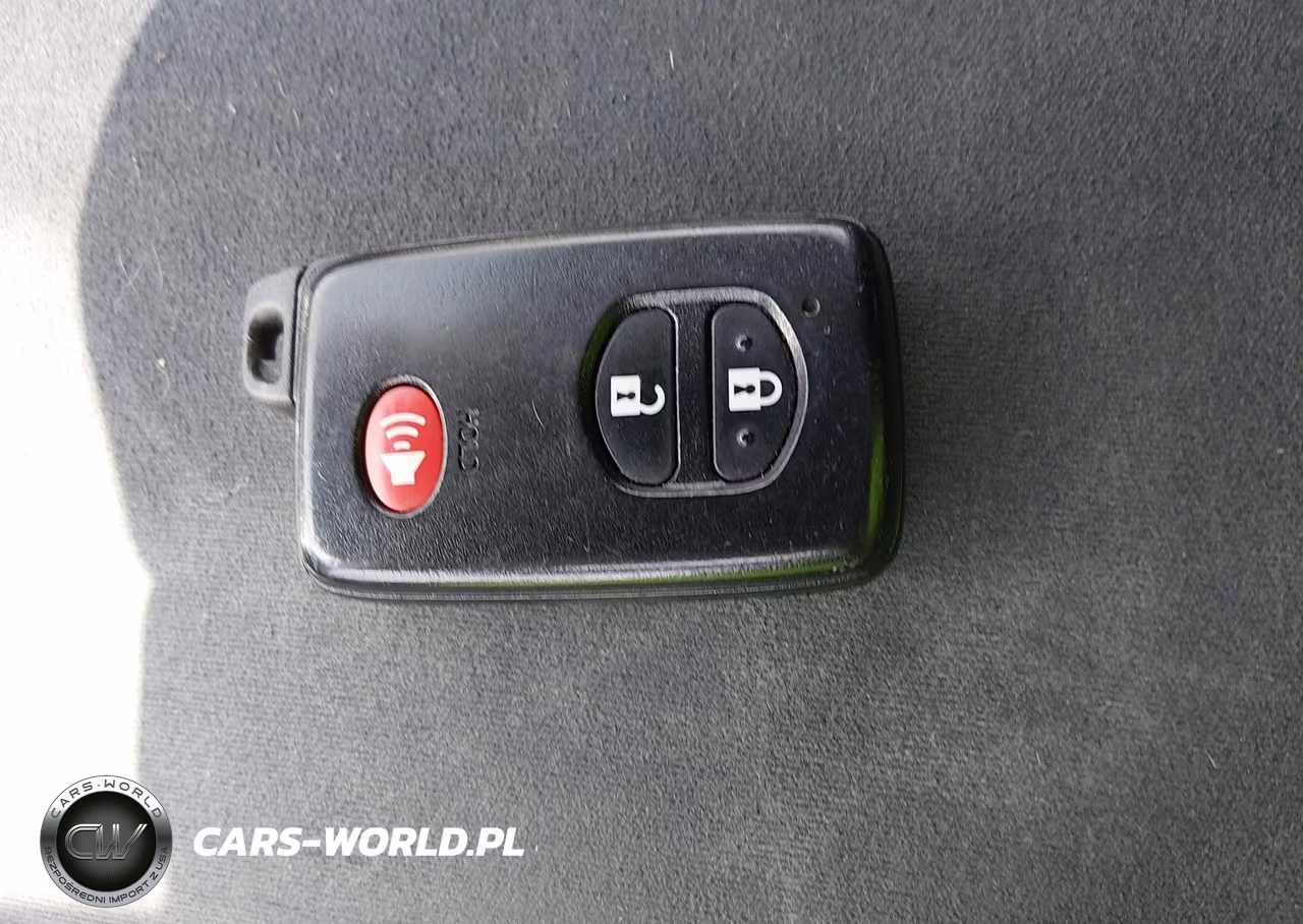 2013 Toyota Prius V Two VIN:JTDZN3EU0D3194247 - 11