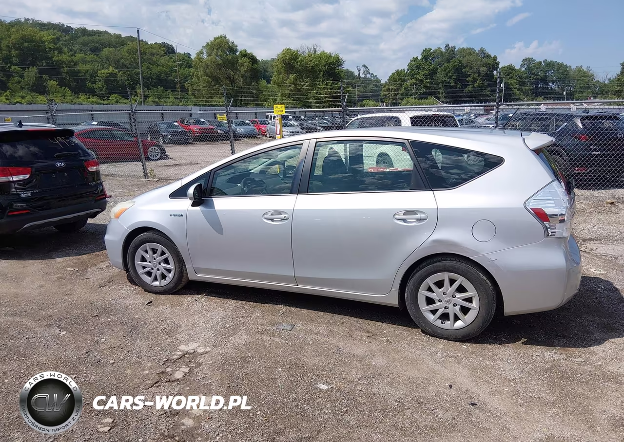 2013 Toyota Prius V Two VIN:JTDZN3EU0D3194247 - 14