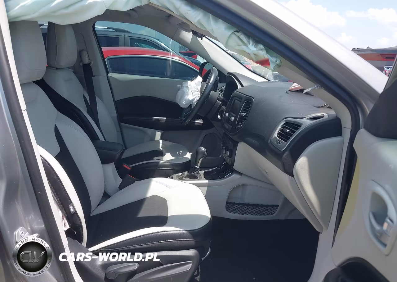2018 Jeep Compass Latitude 4X4 VIN:3C4NJDBB3JT161150 - 5