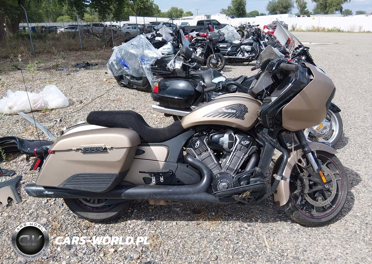 2020 Indian Motorcycle Co. Challenger Dark Horse VIN:56KLCDRR4L3386741 - 13
