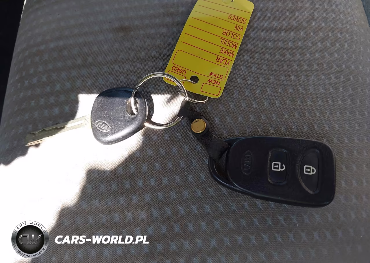 2011 Kia Sorento Lx V6 VIN:5XYKT4A24BG076079 - 11