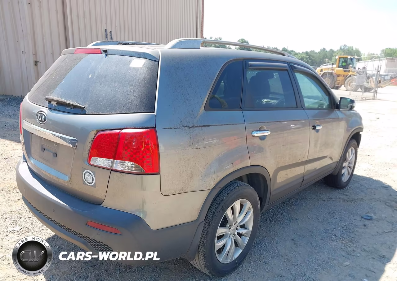 2011 Kia Sorento Lx V6 VIN:5XYKT4A24BG076079 - 4