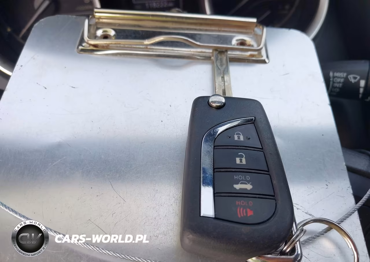 2021 Toyota Camry Le VIN:4T1C11AK1MU573354 - 11
