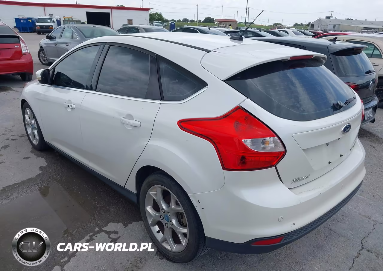 2012 Ford Focus Titanium VIN:1FAHP3N29CL256950 - 3