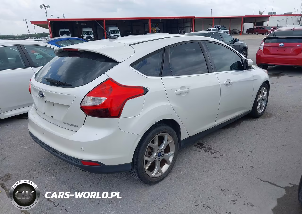 2012 Ford Focus Titanium VIN:1FAHP3N29CL256950 - 4