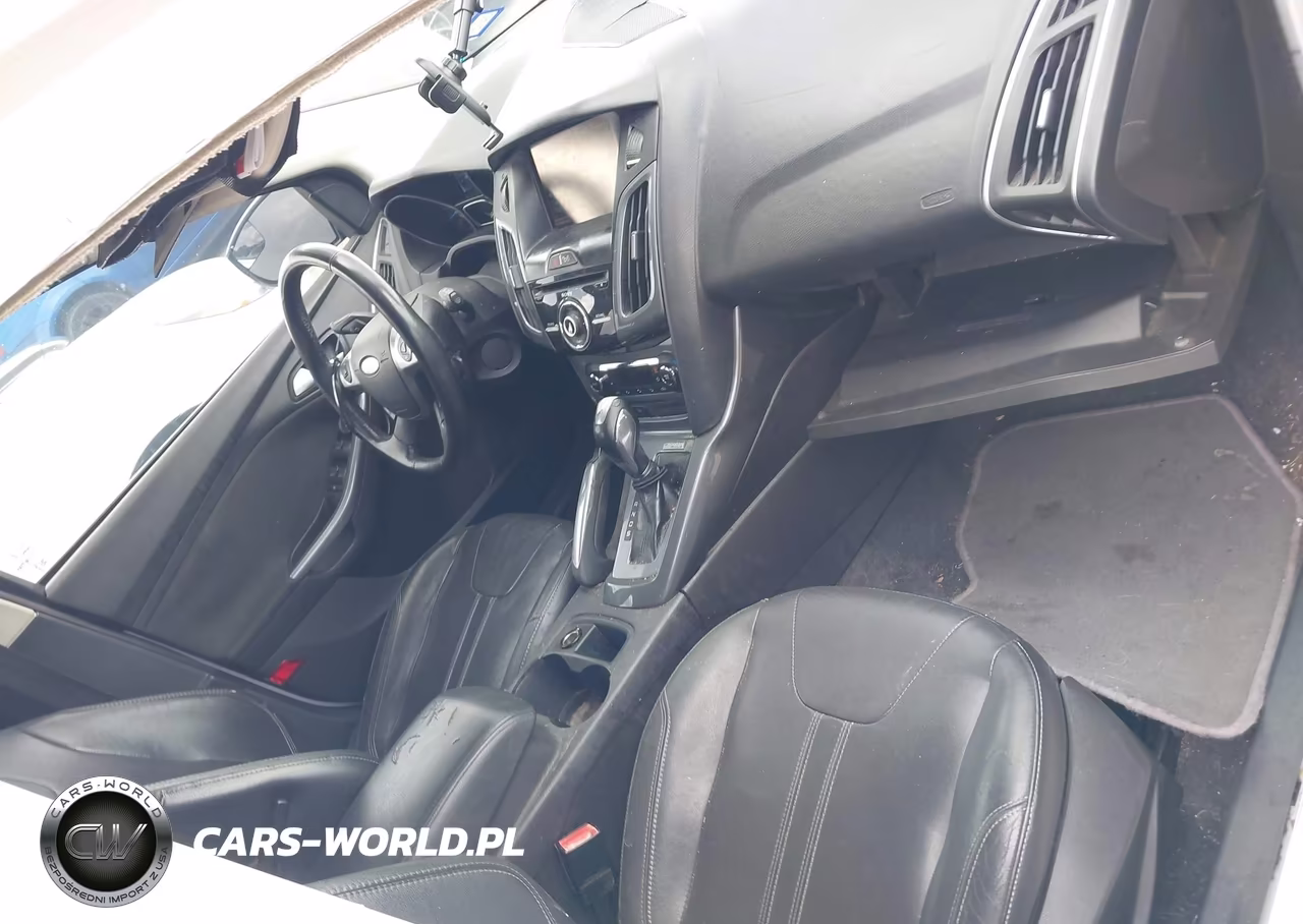2012 Ford Focus Titanium VIN:1FAHP3N29CL256950 - 5