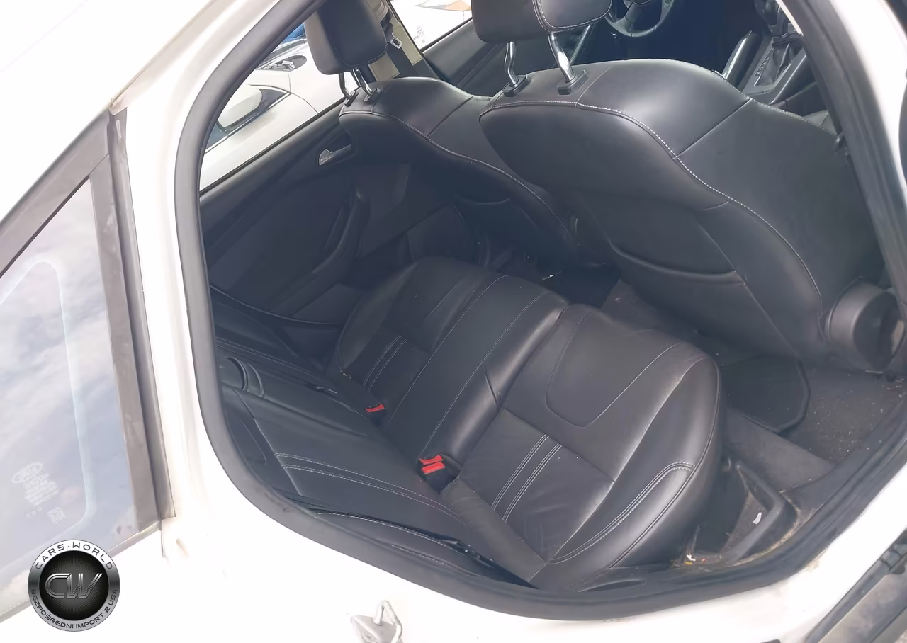 2012 Ford Focus Titanium VIN:1FAHP3N29CL256950 - 8