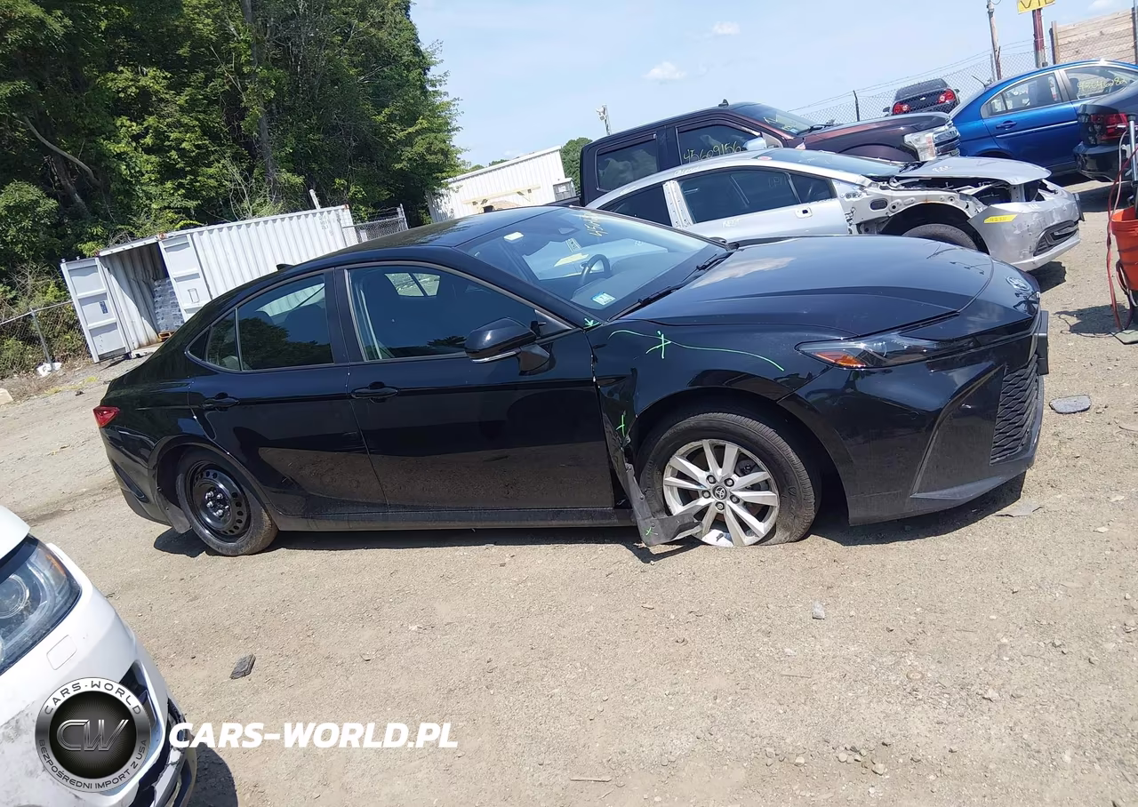 2025 Toyota Camry Le VIN:4T1DAACK5SU611070 - 13