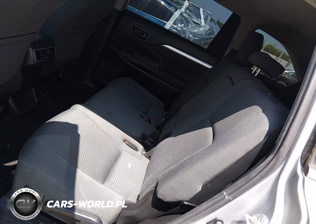 2019 Toyota Highlander Le VIN:5TDZARFH3KS060568 - 19