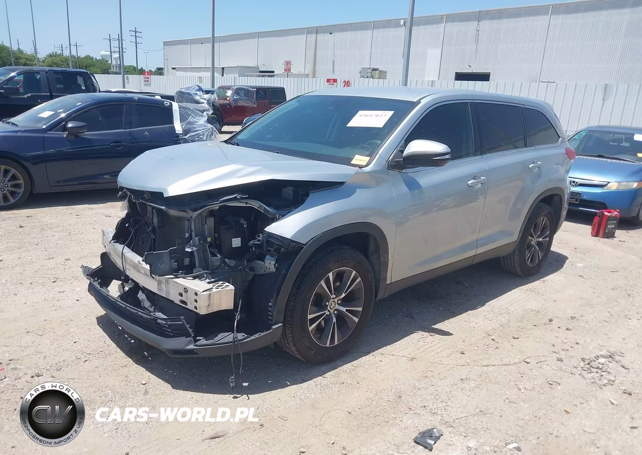 2019 Toyota Highlander Le VIN:5TDZARFH3KS060568 - 2