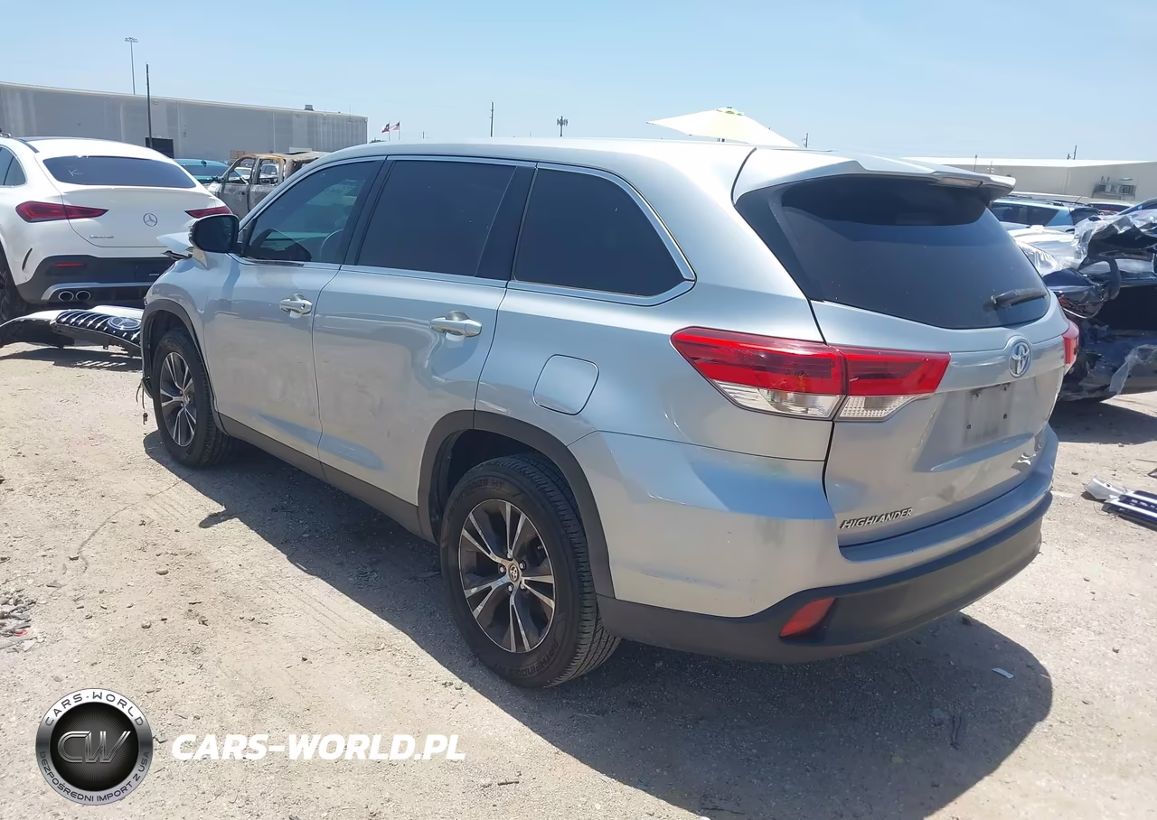 2019 Toyota Highlander Le VIN:5TDZARFH3KS060568 - 3