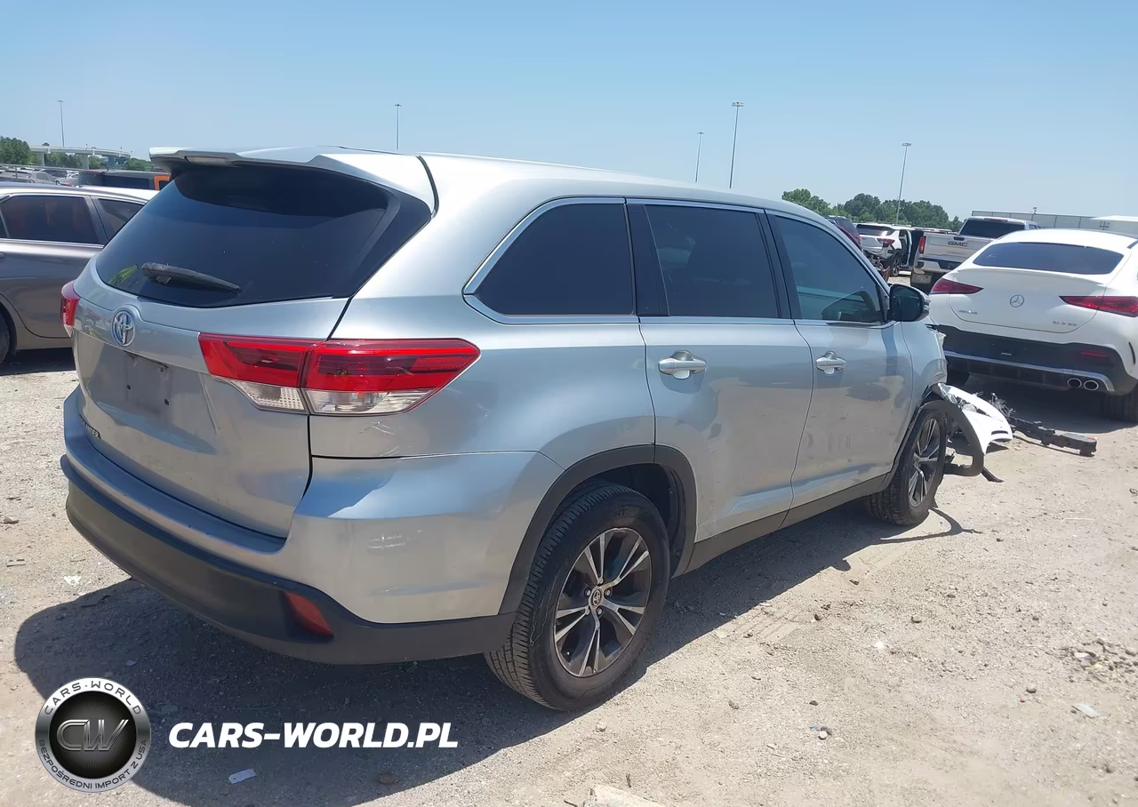 2019 Toyota Highlander Le VIN:5TDZARFH3KS060568 - 4