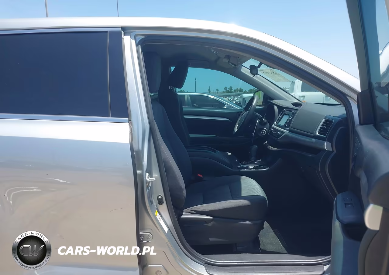2019 Toyota Highlander Le VIN:5TDZARFH3KS060568 - 5