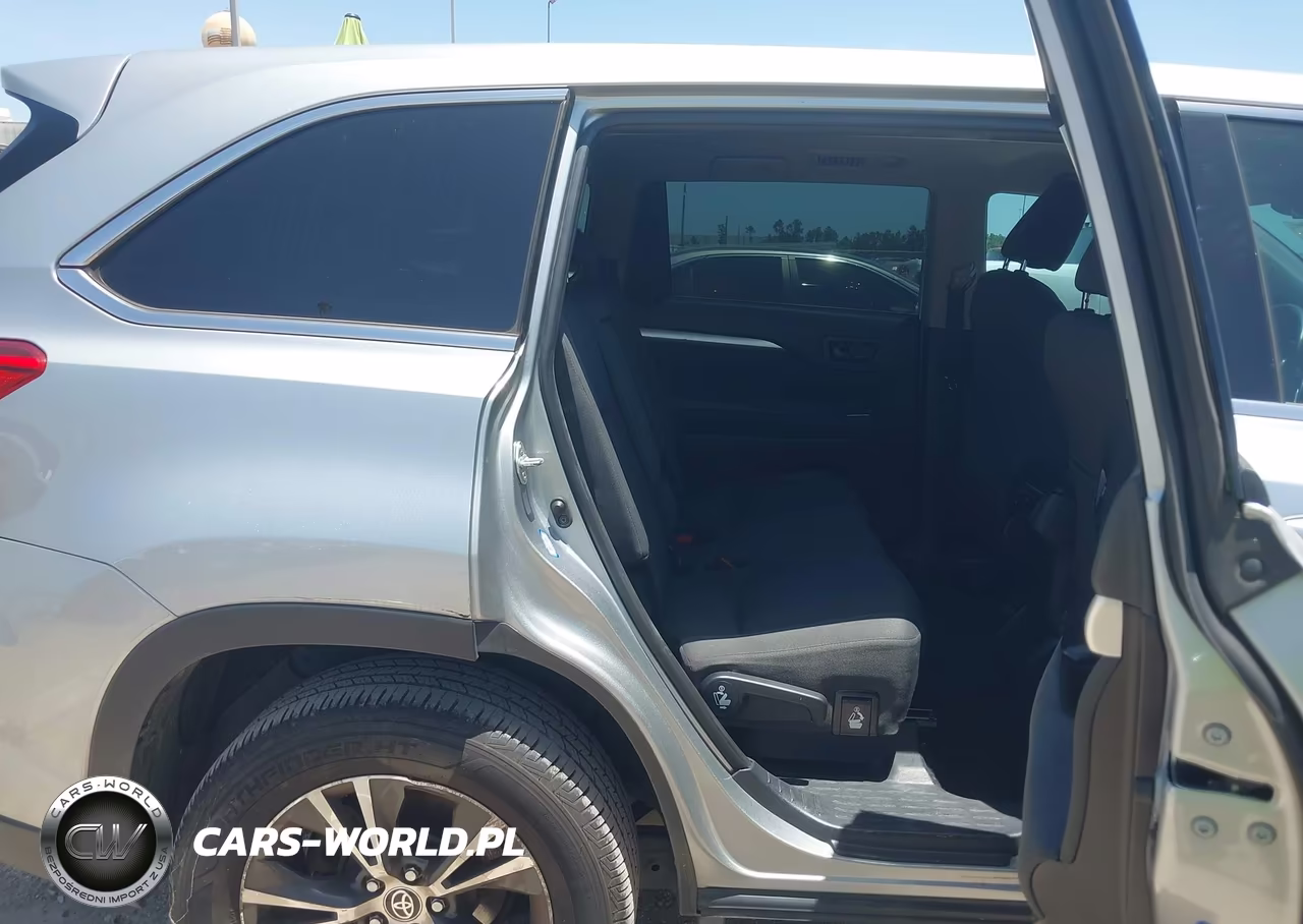 2019 Toyota Highlander Le VIN:5TDZARFH3KS060568 - 8