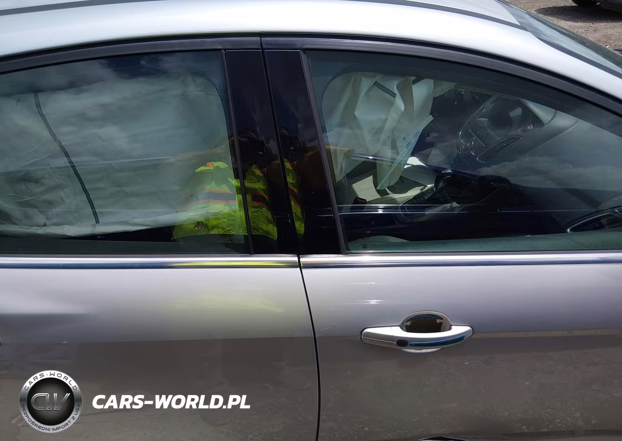 2018 Ford Focus Titanium VIN:1FADP3N26JL326108 - 13