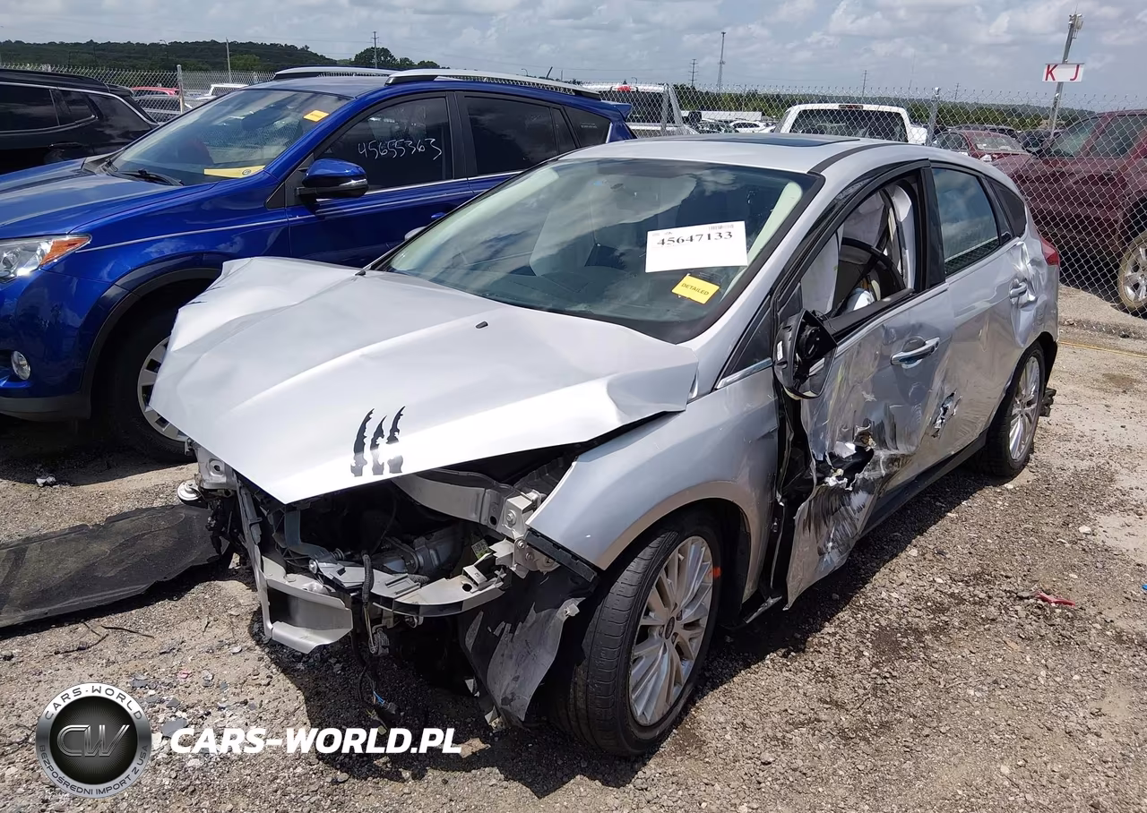 2018 Ford Focus Titanium VIN:1FADP3N26JL326108 - 2
