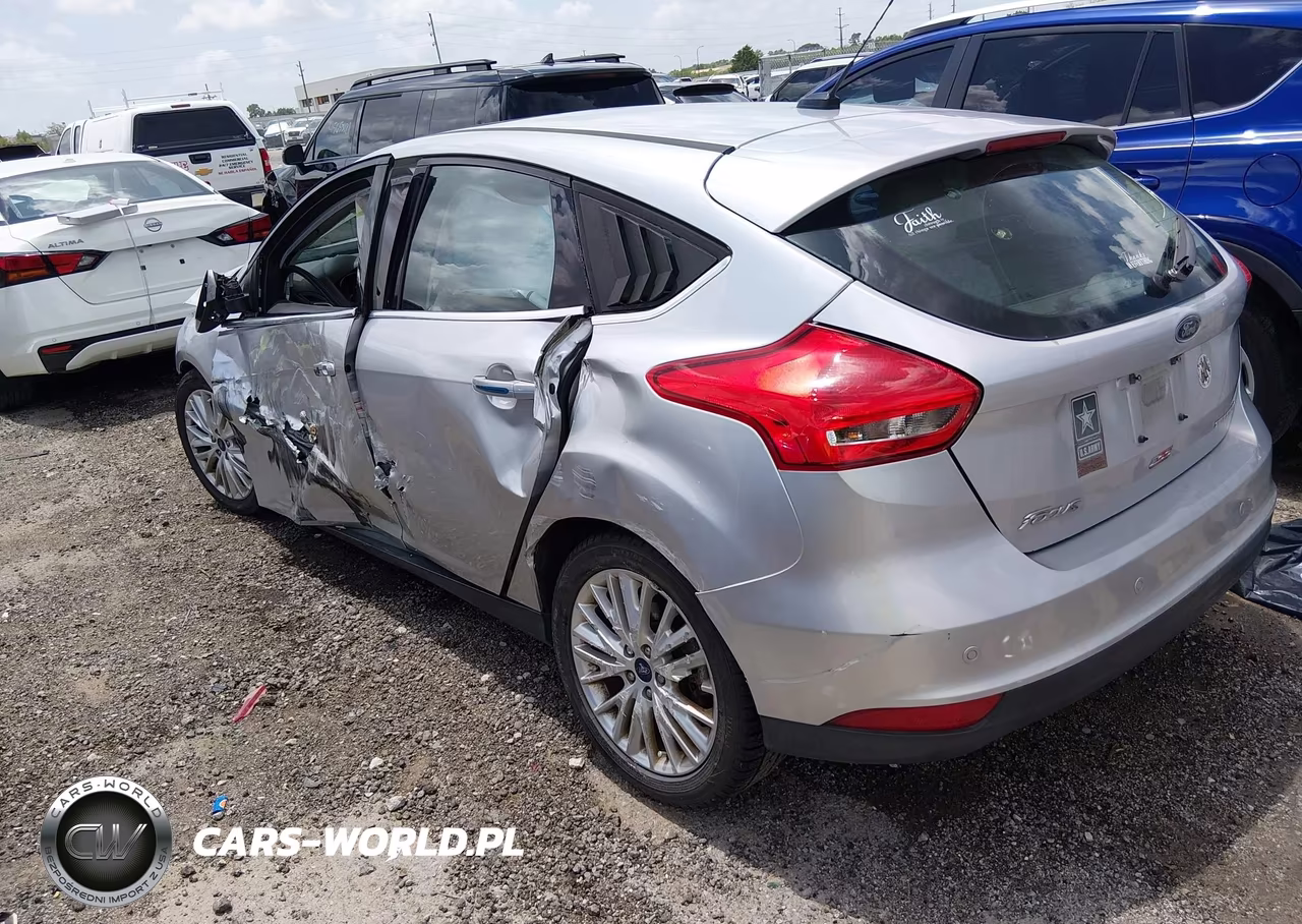 2018 Ford Focus Titanium VIN:1FADP3N26JL326108 - 3