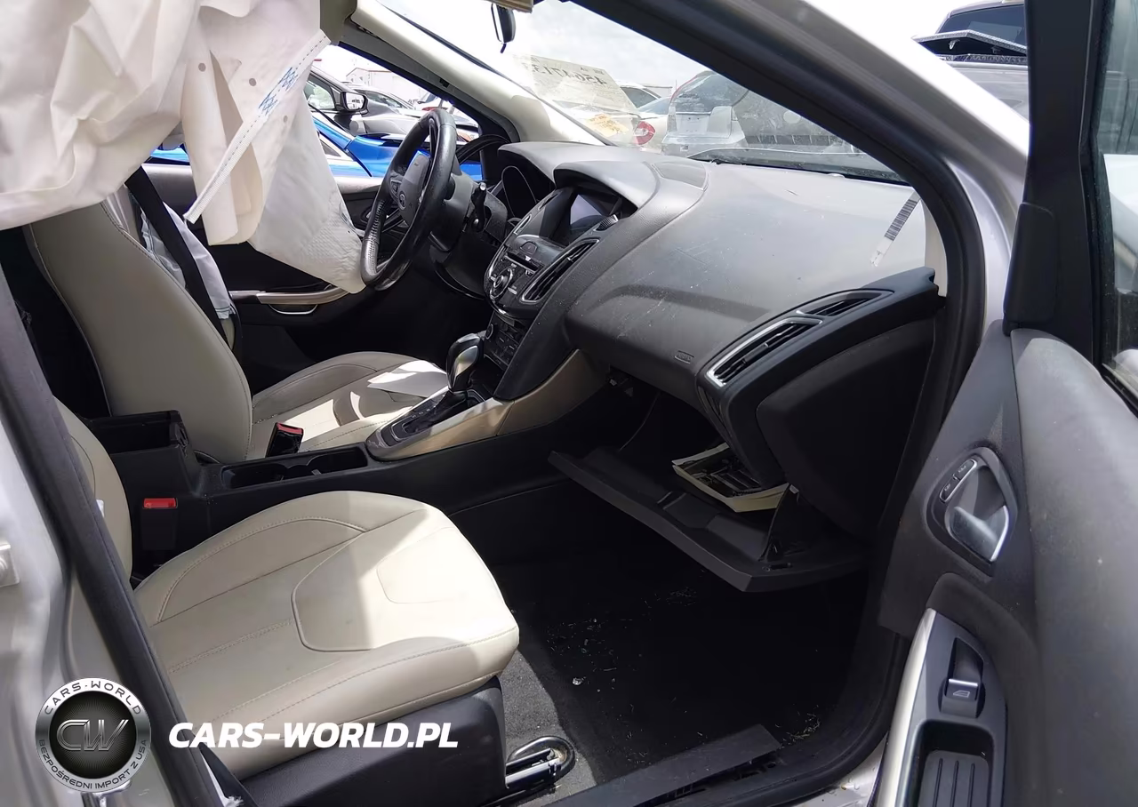 2018 Ford Focus Titanium VIN:1FADP3N26JL326108 - 5