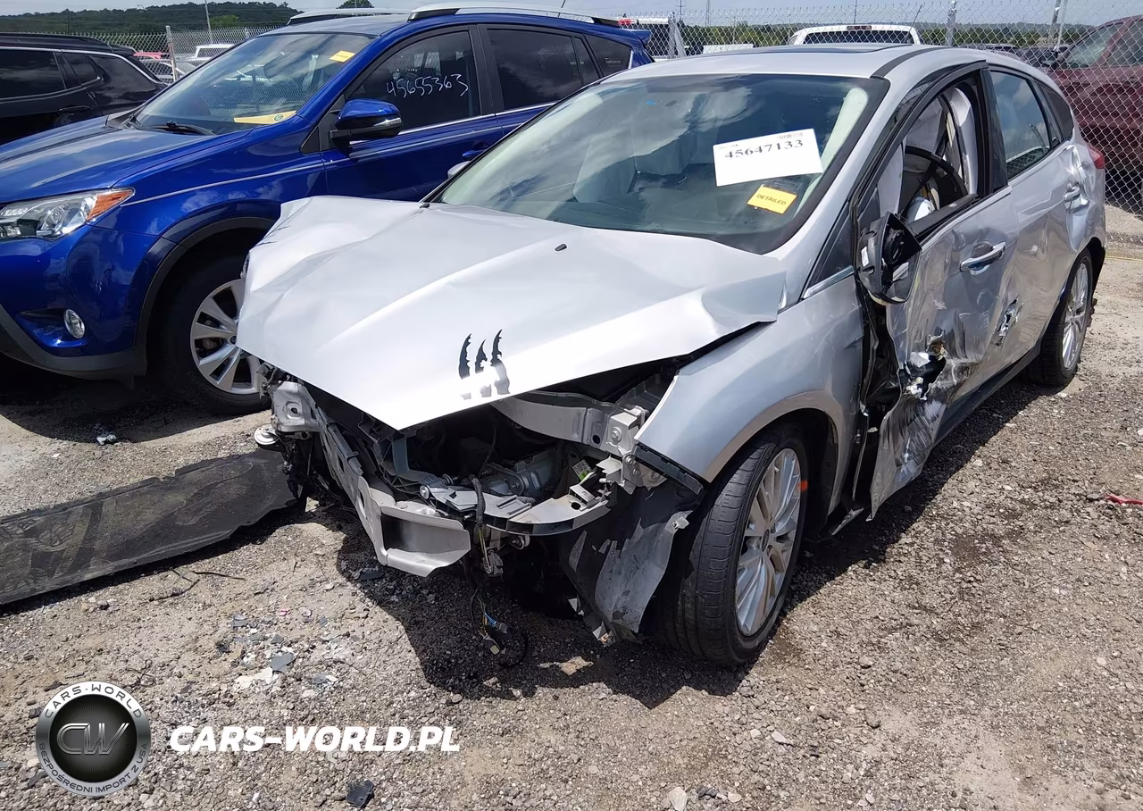 2018 Ford Focus Titanium VIN:1FADP3N26JL326108 - 6
