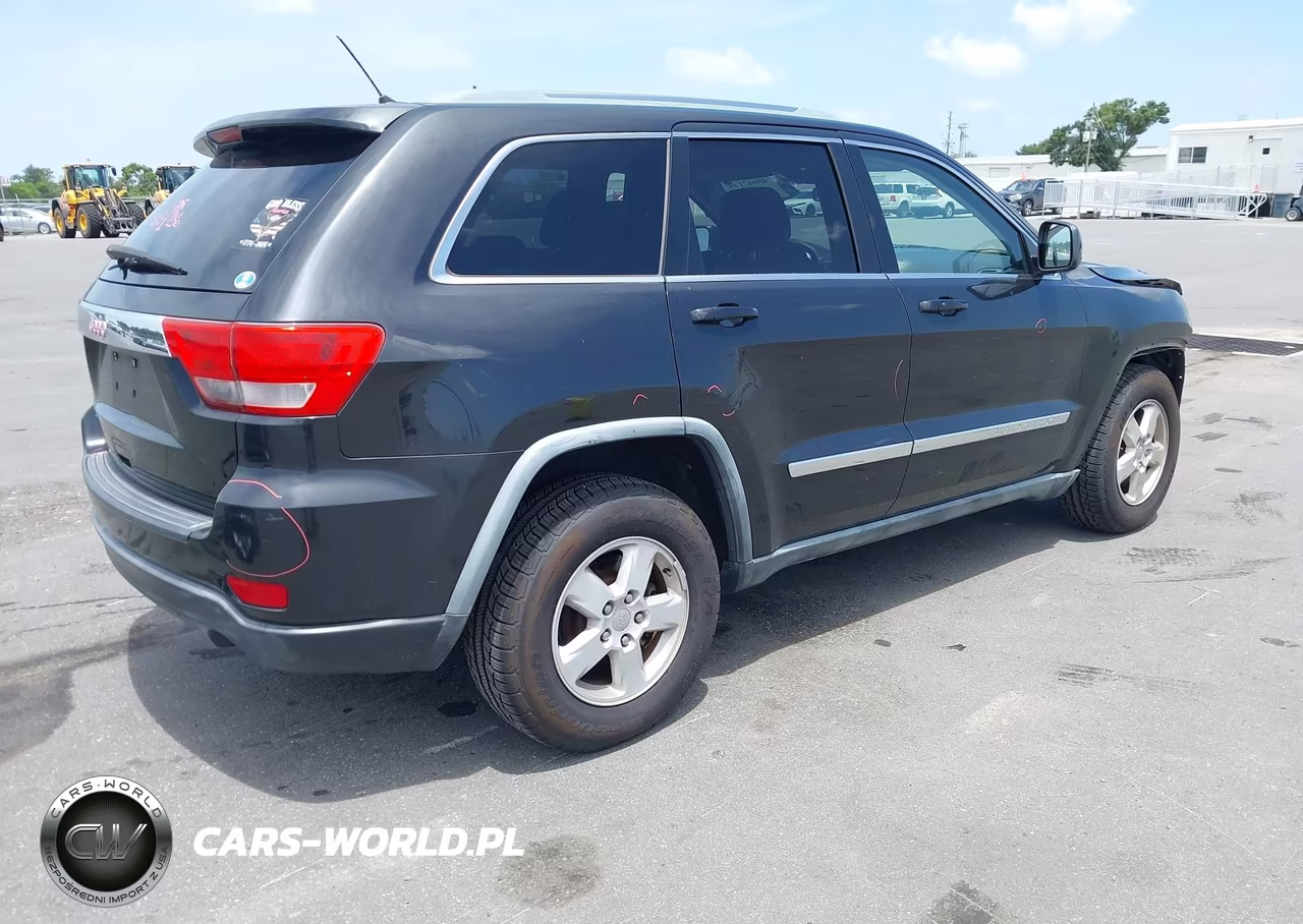 2011 Jeep Grand Cherokee Laredo VIN:1J4RR4GG1BC585285 - 4