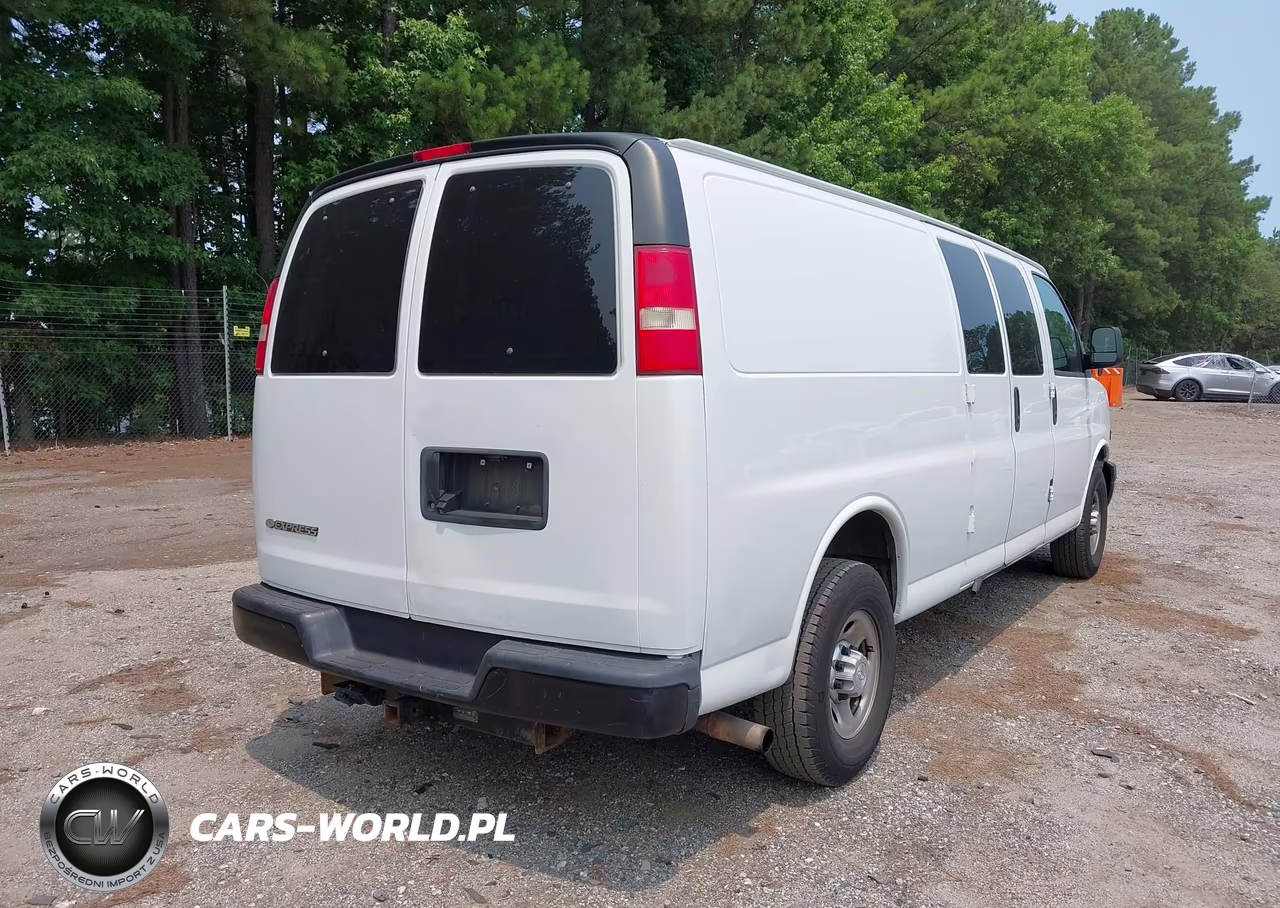 2018 Chevrolet Express 3500 Work Van VIN:1GCZGHFG0J1216822 - 4