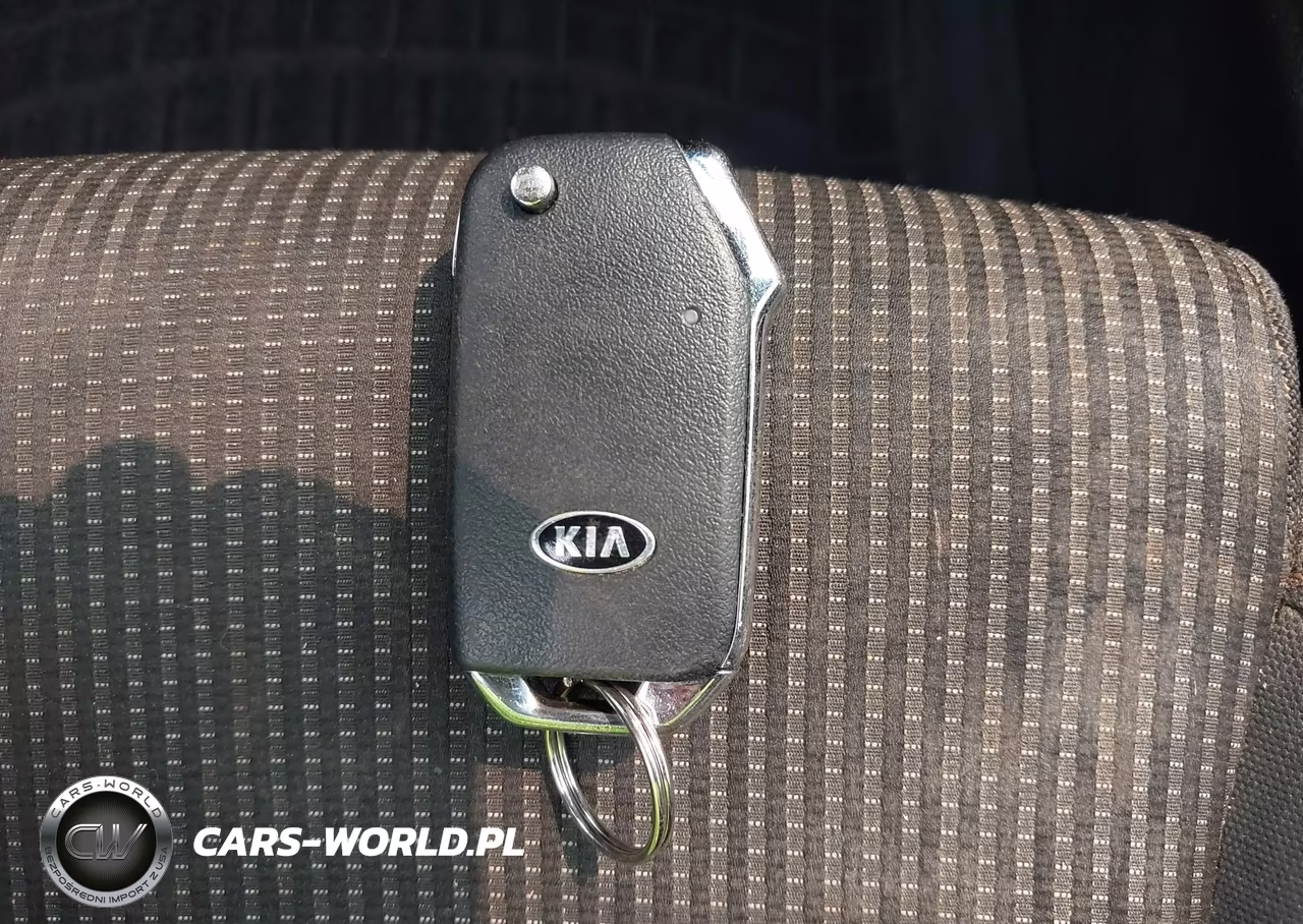 2019 Kia Forte Lxs VIN:3KPF24AD8KE066903 - 11